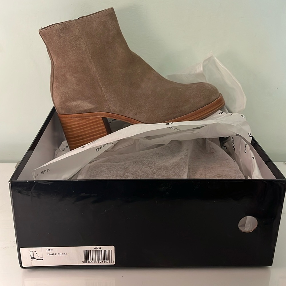 Brand new inbox chocolat Blu square toe booties